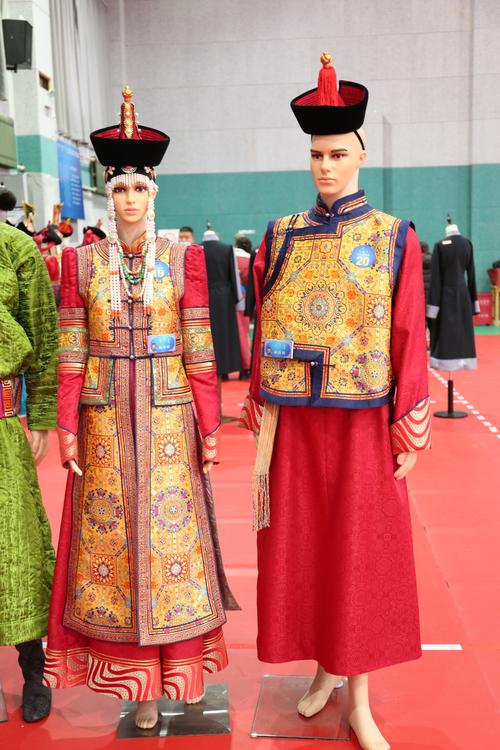 锡林浩特市蒙古族传统服饰手工制作评比现场展销.